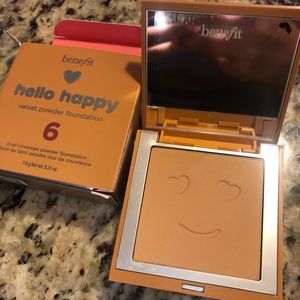 BENEFIT Hello Happy Velvet Powder Foundation